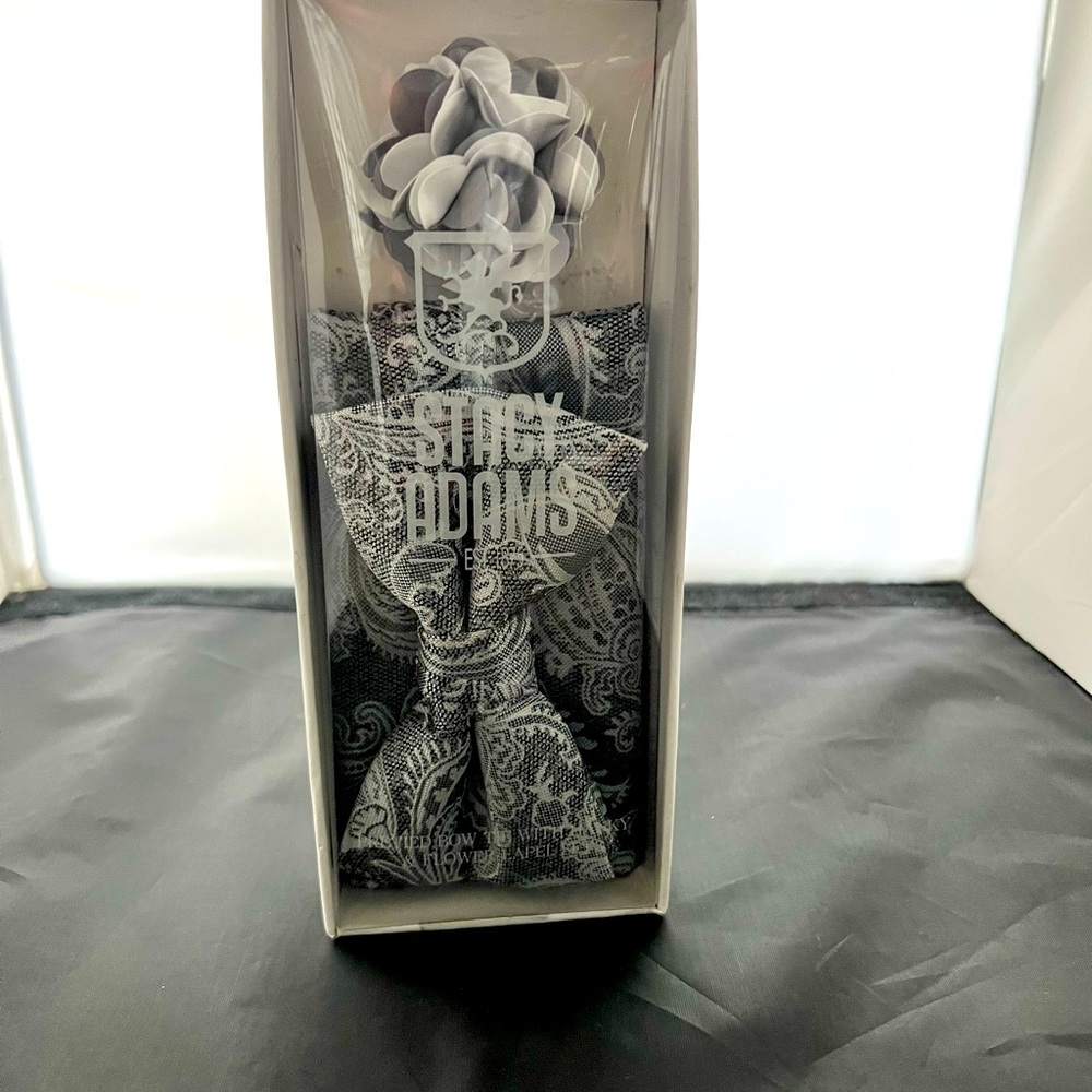 Stacy Adams prettied bow tie with Hanky